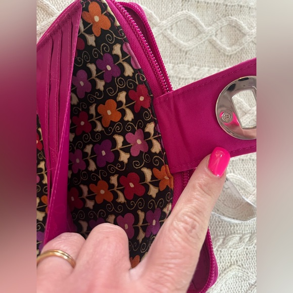 Vera Bradley Turn Key Wallet Credit Cards Zipper Space Like New! - Picture 9 of 12